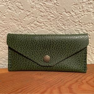 🦄Portland Leather Goods Avocado Long Envelope Zip Wallet